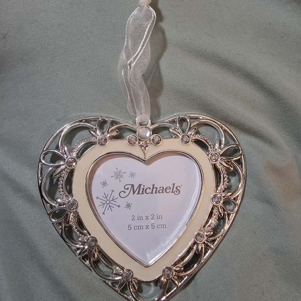 Michaels Elegant Silver Heart Frame